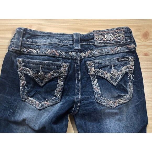 Miss Me JE8667C Signature Cropped Size 26 Embroidered Distressed Stud Jeans - Picture 10 of 10